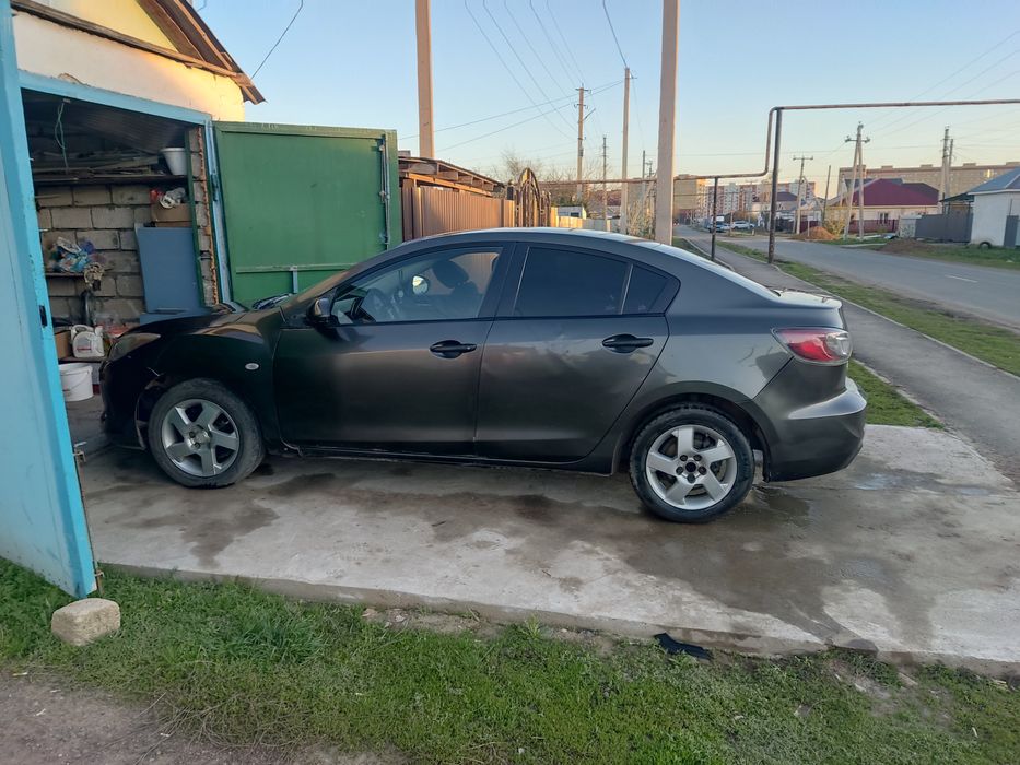 Продам автомобиль Мазда 3