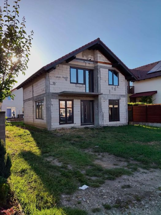 Casă de vanzare!!