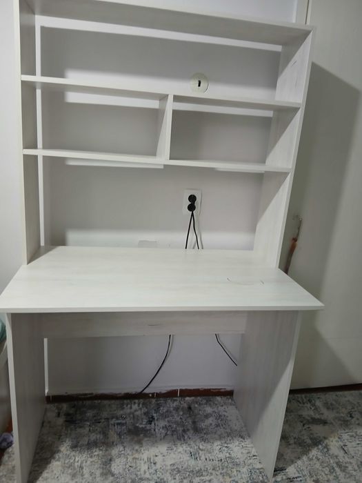 Продаю письменный стол, почти новый!