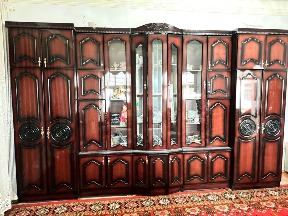 Shkaf stenka 380x220 holati yaxshi matryali mdf laminat