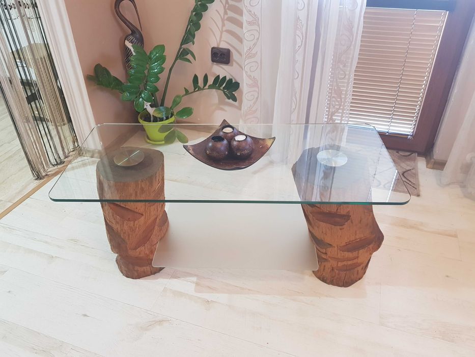 Арт маса от масивен дъб и стъкло