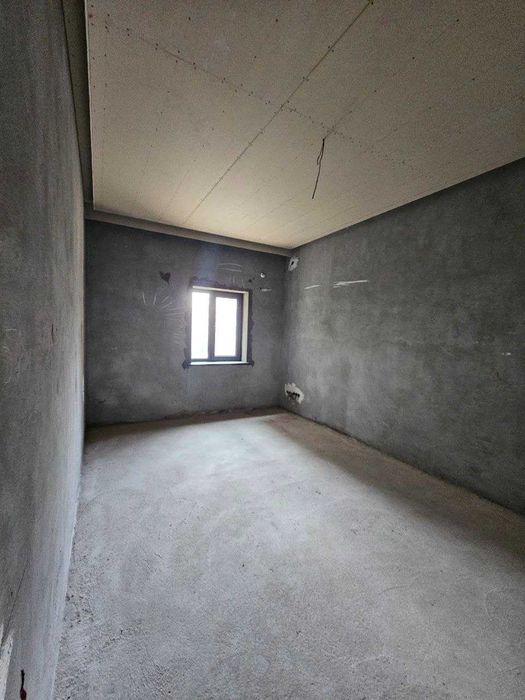 Сергели.Янги Хает. 3 сотихда 4 хонали  уй коробка холатида сотаман .