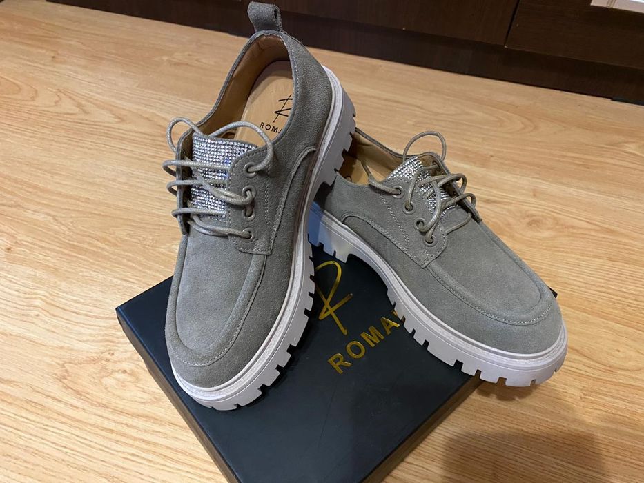 Продам женские ботинки