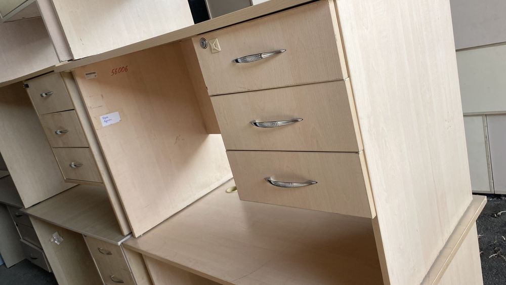 Офисные столы с ящиками