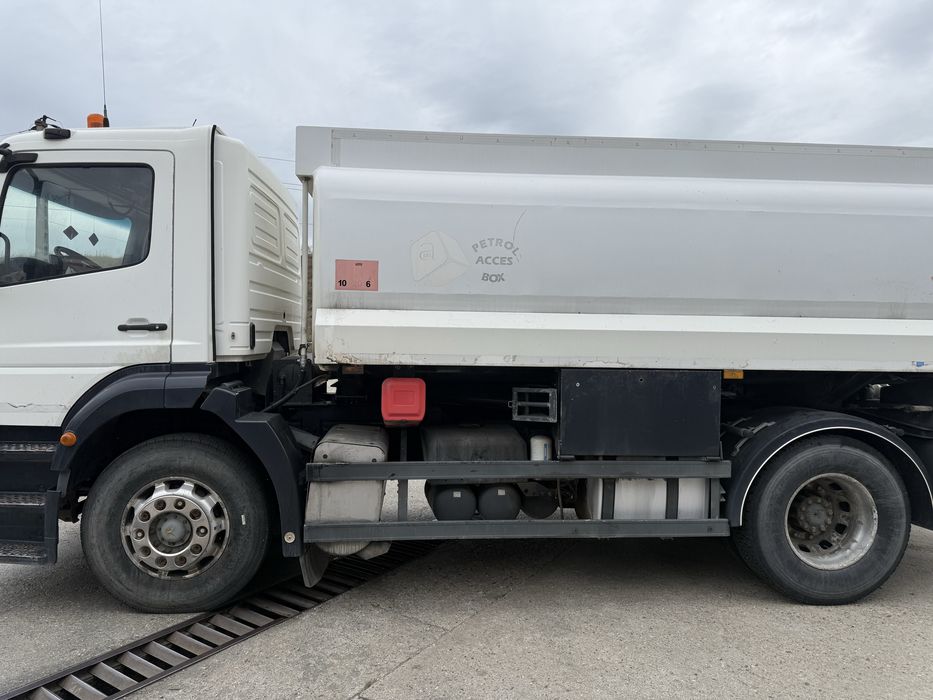 Autocisterna Mercedes