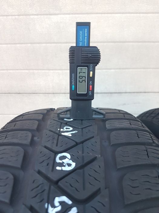 Зимни гуми 2 броя PIRELLI SottoZero3 215 60 R16 дот 2621