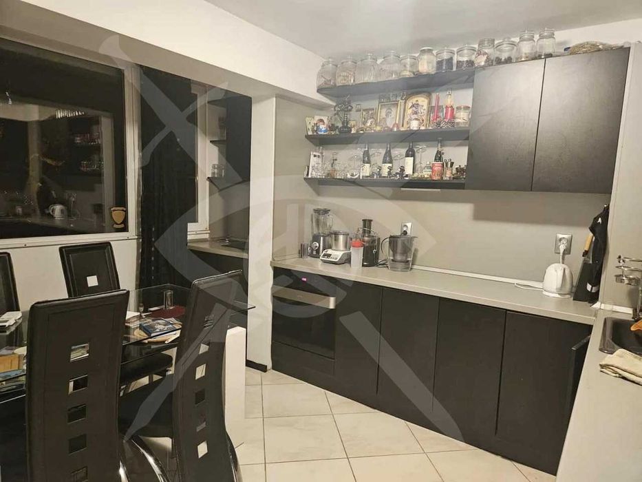 Тристаен апартамент в Цветен квартал- 90929