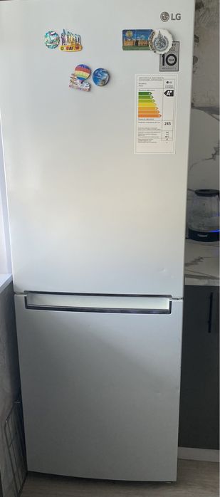 Продам Холодильник LG