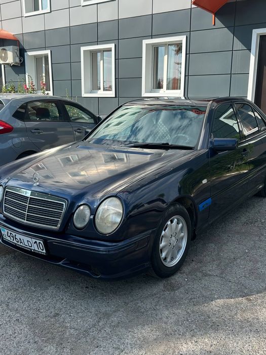 Mercedes-Benz E 230