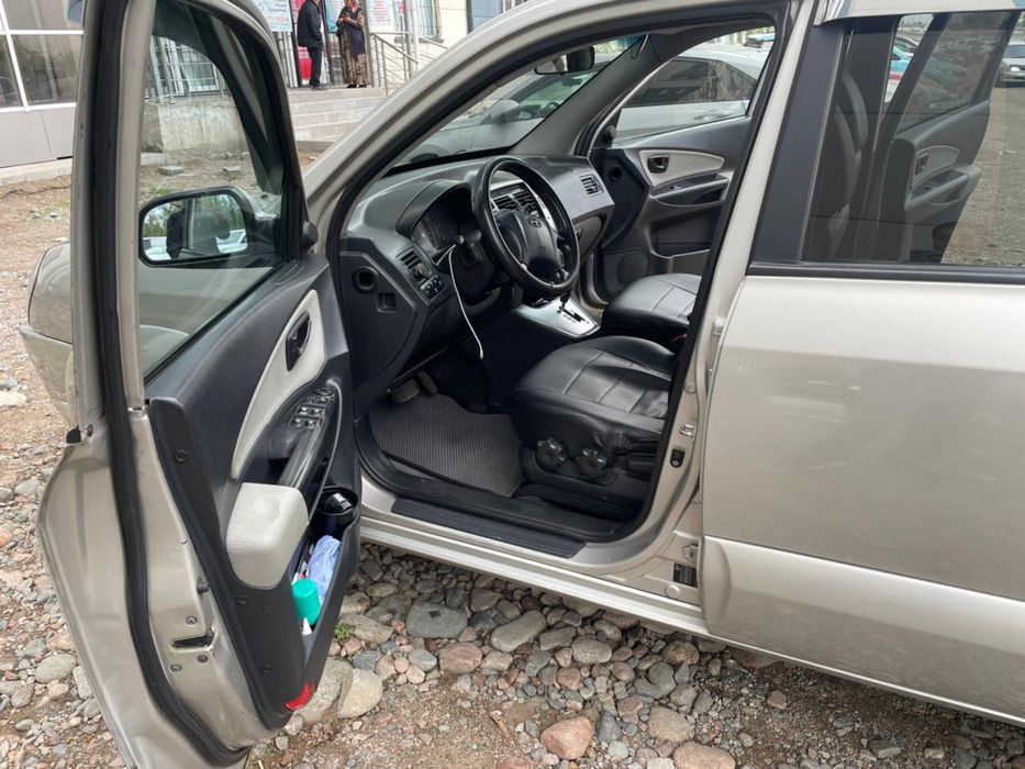 Автомобиль Hyundai tucson 2009