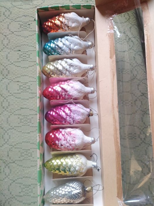 Игрушки новогодние разных гг.