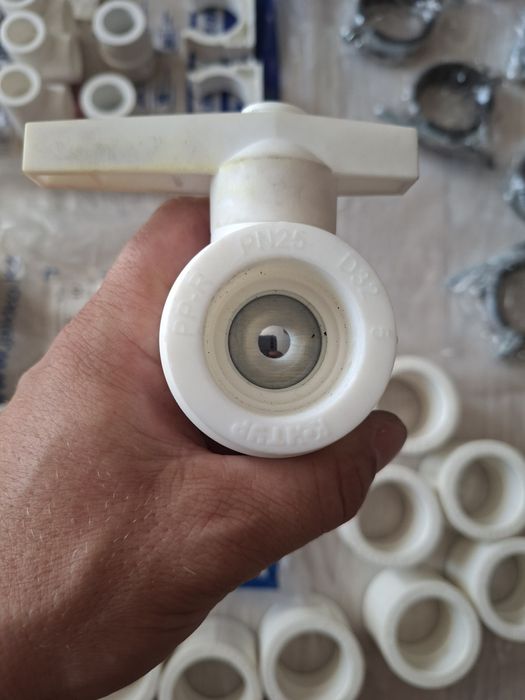 Продам краны тройники хомуты