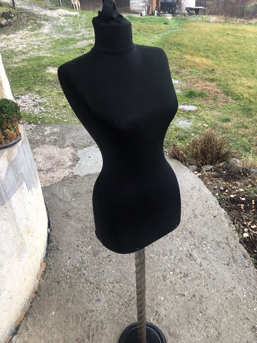 Манекен за дамски дрехи
