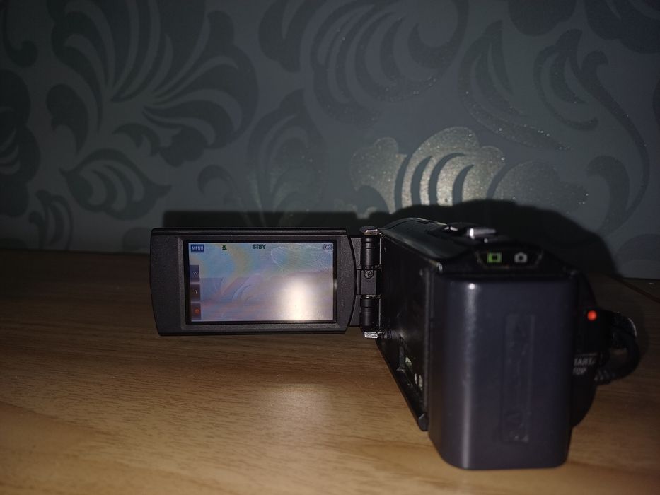 Видеокамера Sony Handycam HDR-CX200