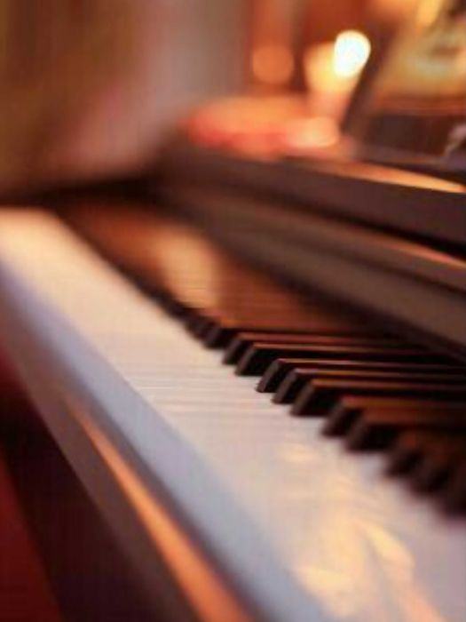 Давам уроци по пиано,синтезатор и солфеж