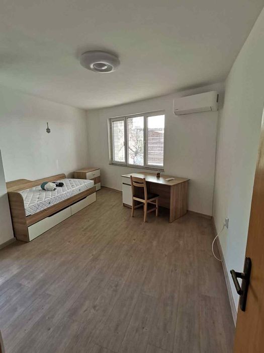 Дава се под наем Тристаен апартамент в Пловдив, Център - 130 кв.м за 590 € - Снимка #8