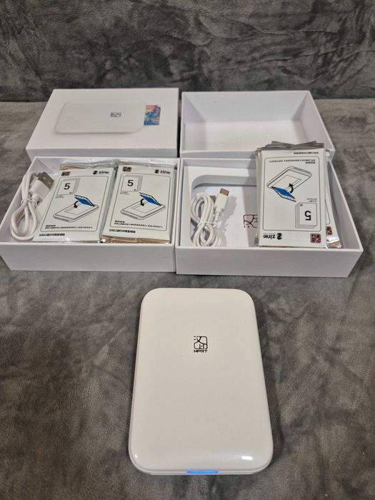 Чисто нови 2 броя мини фотопринтери с 25 листа подарък.