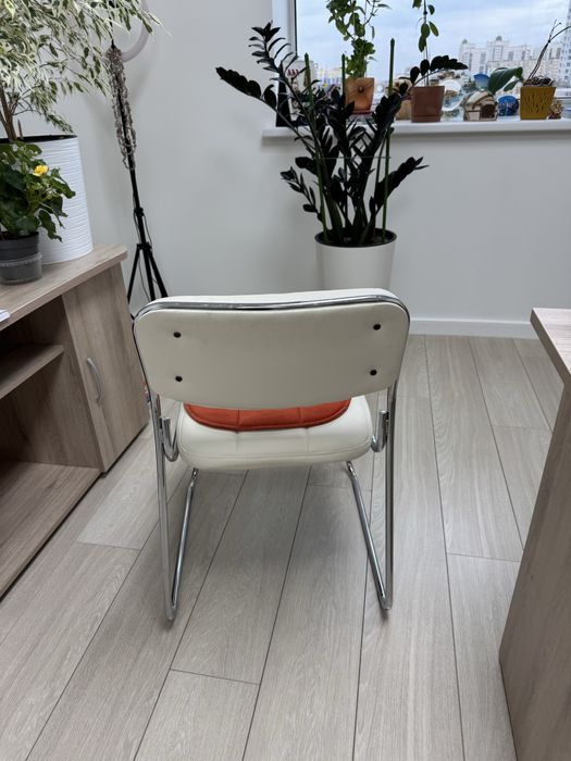 Продам стулья офисные