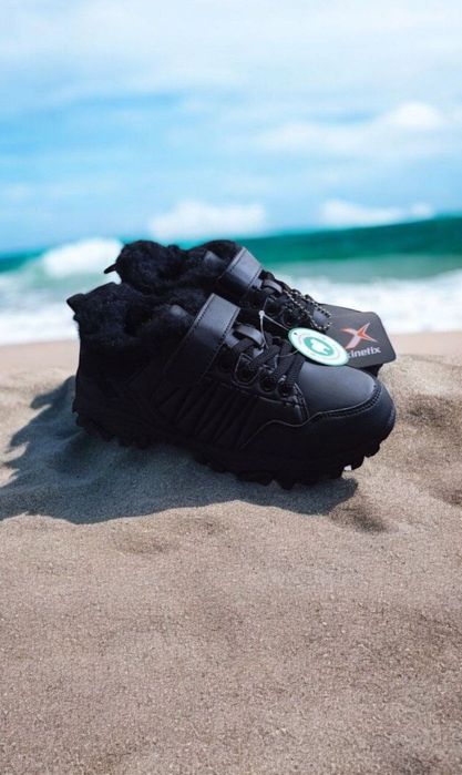 Продается зимние кроссовки