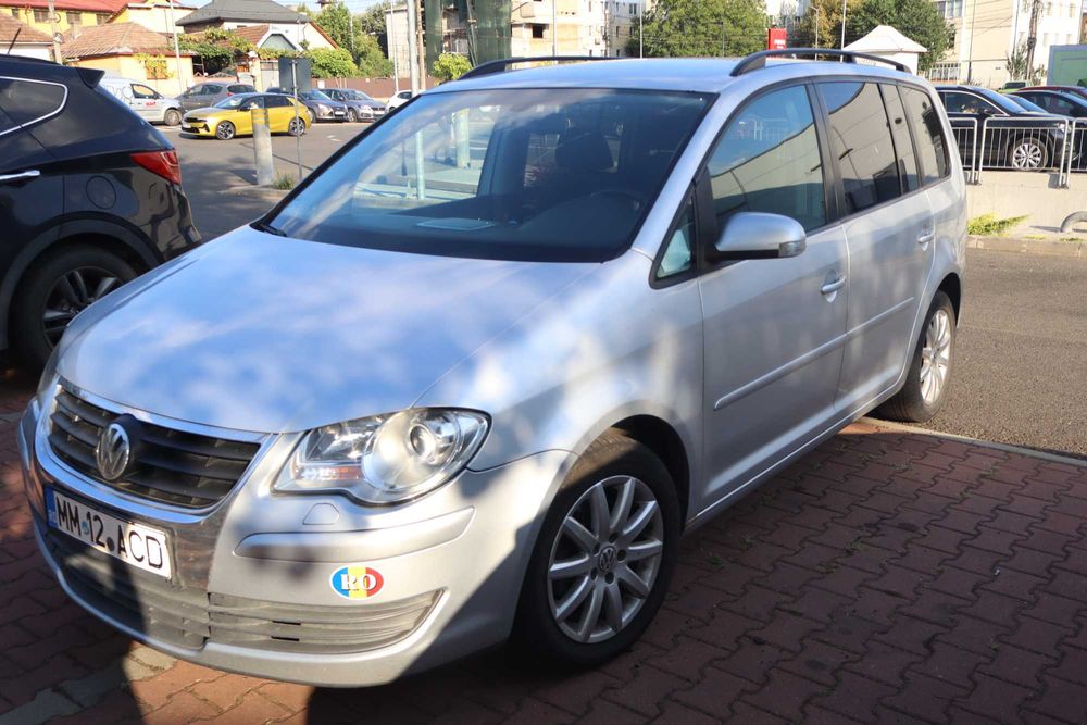 Vând Volkswagen Touran Blue Motion