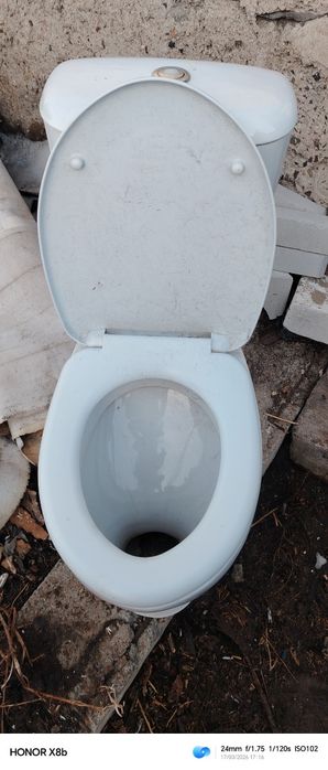 Продаю унитаз хорошем состояние