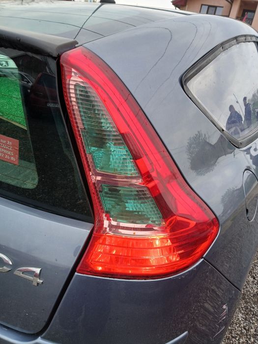 Dezmembrez Citroen C4 1.6hdi an 2006