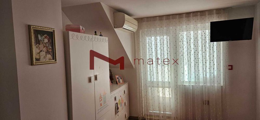 Просторен Многостаен Апартамент на отлична локация-Кателиев