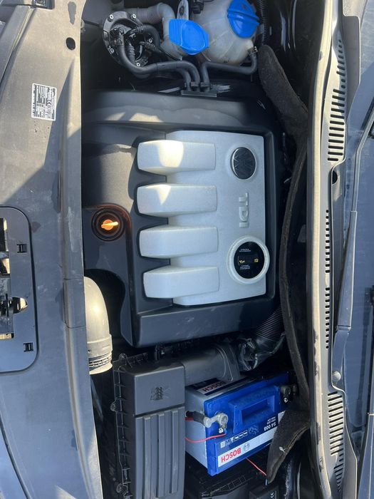 Vw Tuaran 1.9 105кс.код на мотора BKC 2006 г