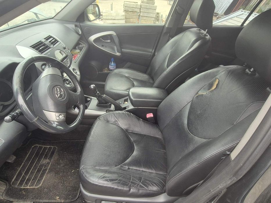 TOYOTA RAF 4 на части