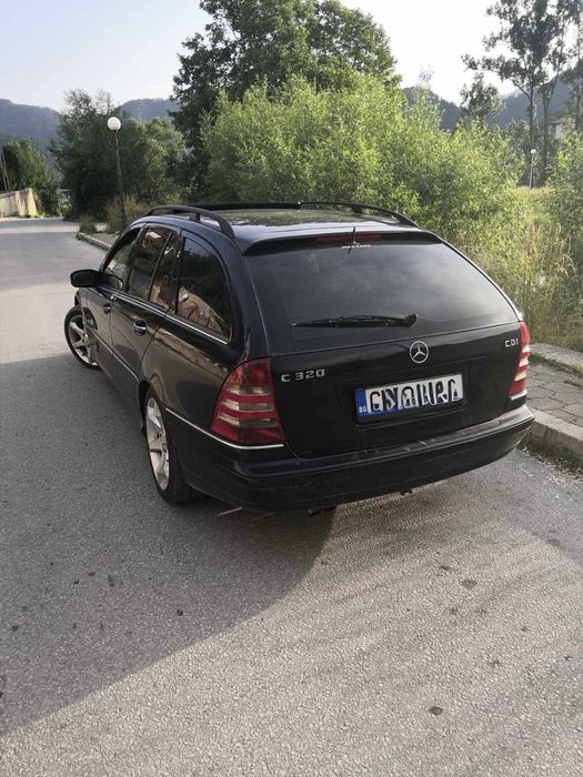 Продавам Мерцедес ц320