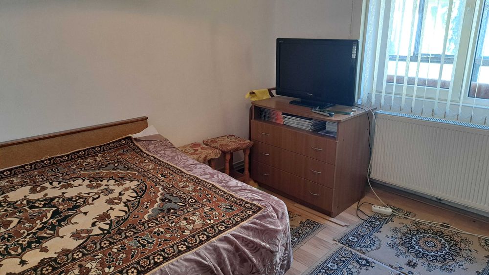 Vand apartament 2 camere Sinaia zona Malul Spitalului