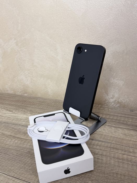 Iphone 16e  black