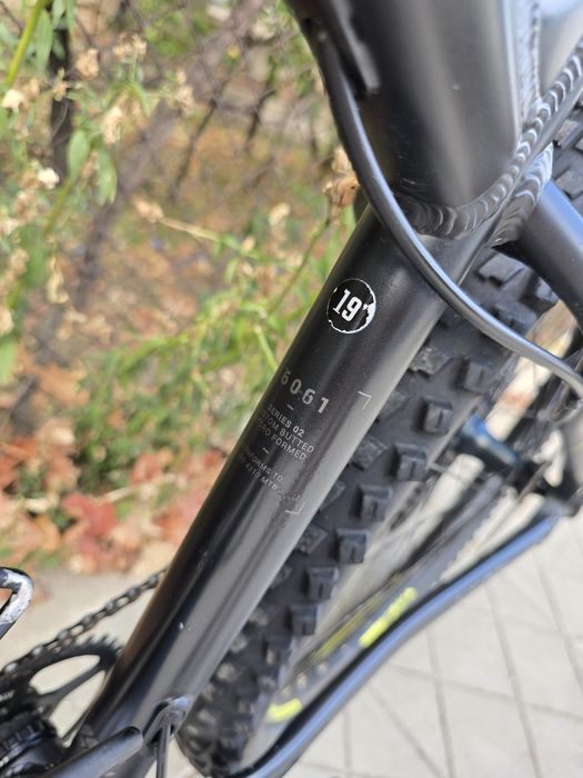 Боен Твърдак велосипед 29 цола Saracen Zenith Elite  Проходни оси  1х11 Sram GX Rockshox 35 Dropper post