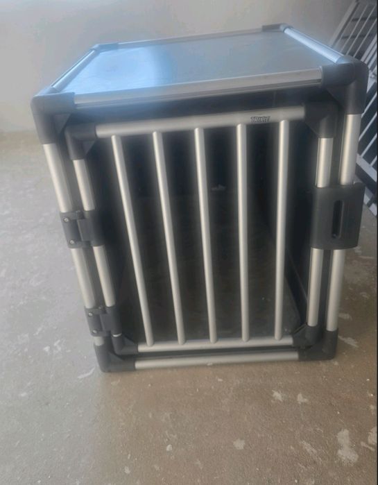 Клетка за транспортиране на куче