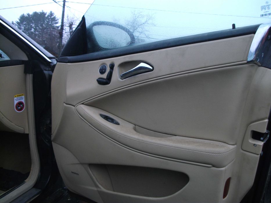 Cutie 7G-Tronic Mercedes V6 3500 si interior piele crem