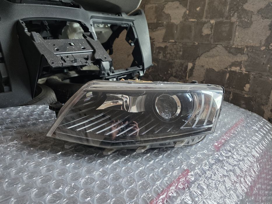 Skoda Octavia 3 Bi xenon 13-17 ляв фар 2016