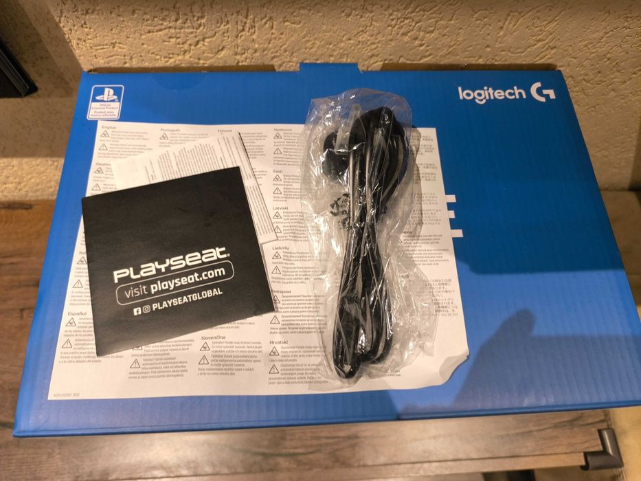 Logitech G923 + Shifter (PC / PlayStation)