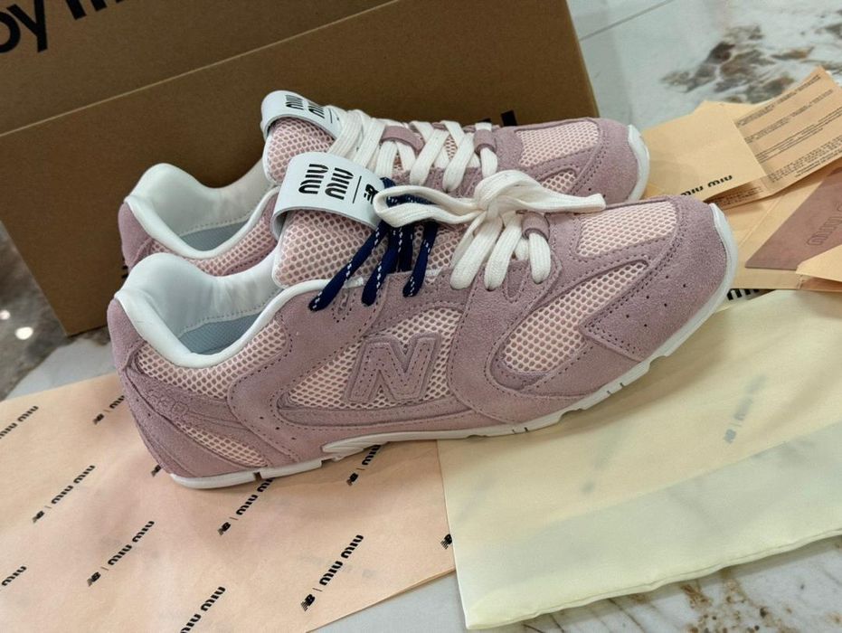 Adidasi New Balance x Miu Miu