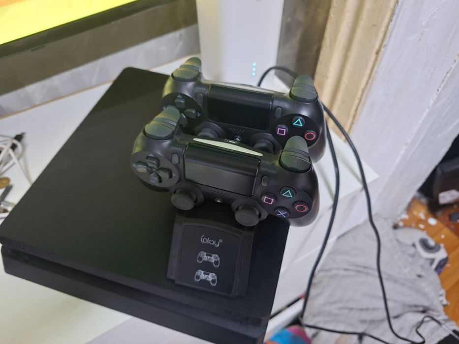 Продам PS4 Slim 1TB