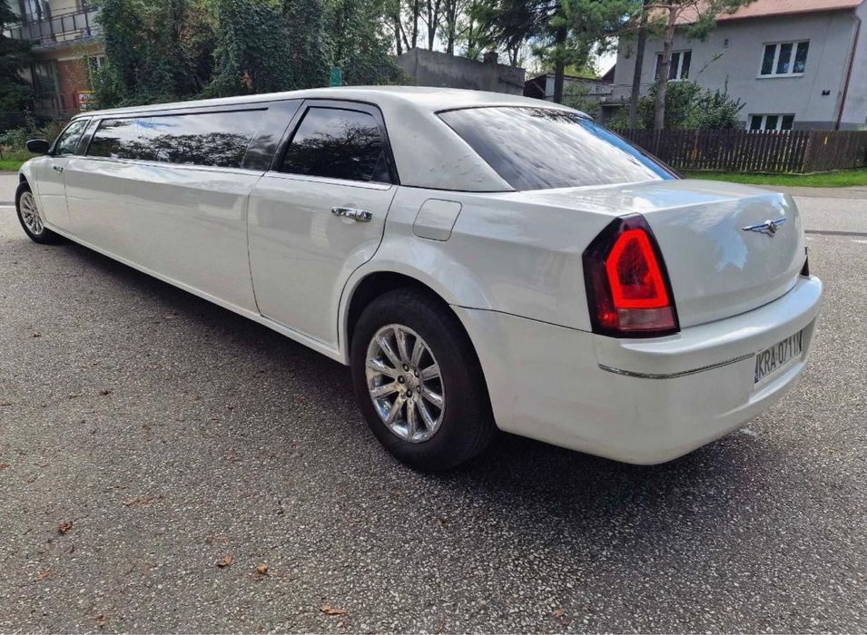Limuzină Chrysler 300C pentru evenimente