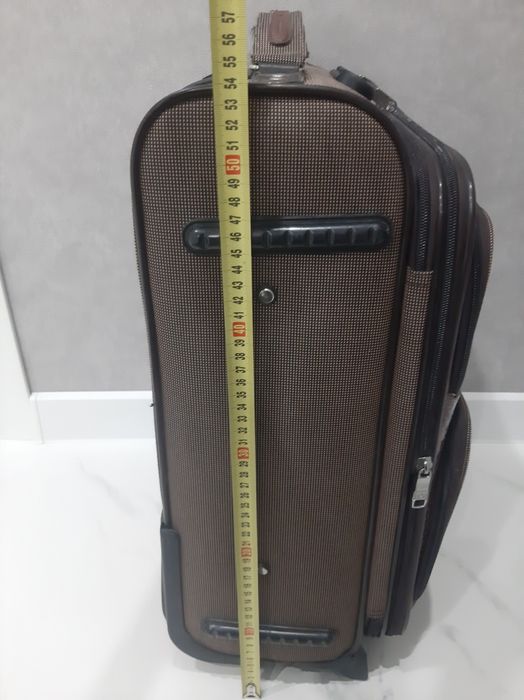 Чемодан ,размер ручной клади.
