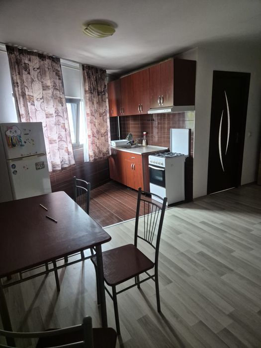 Închiriez apartament