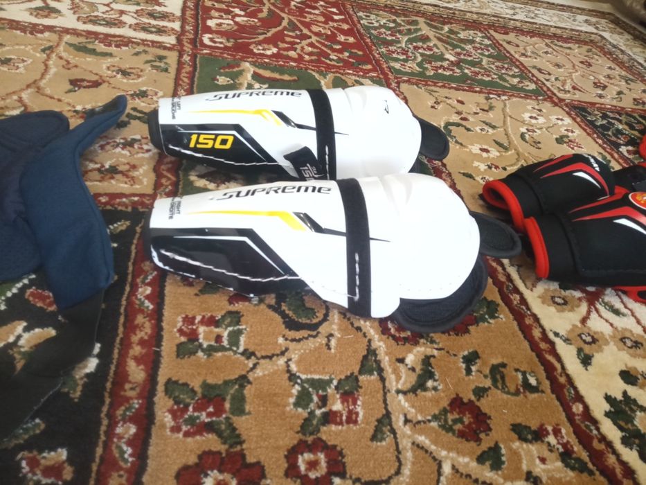 Продам хорошую хоккейную экипировку!