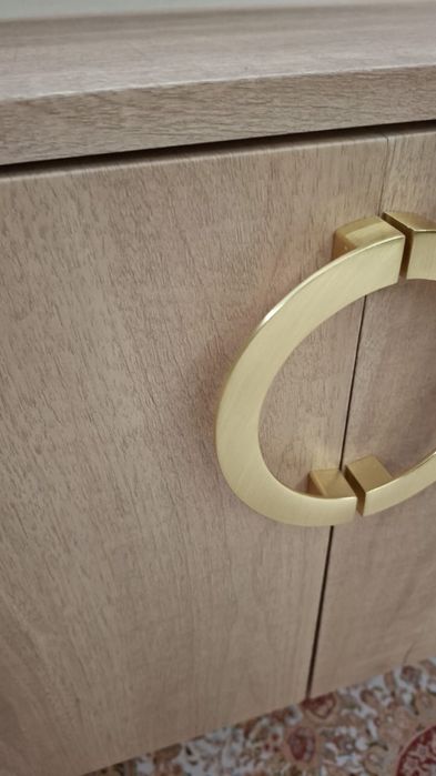 Продам тумбу под телевизор