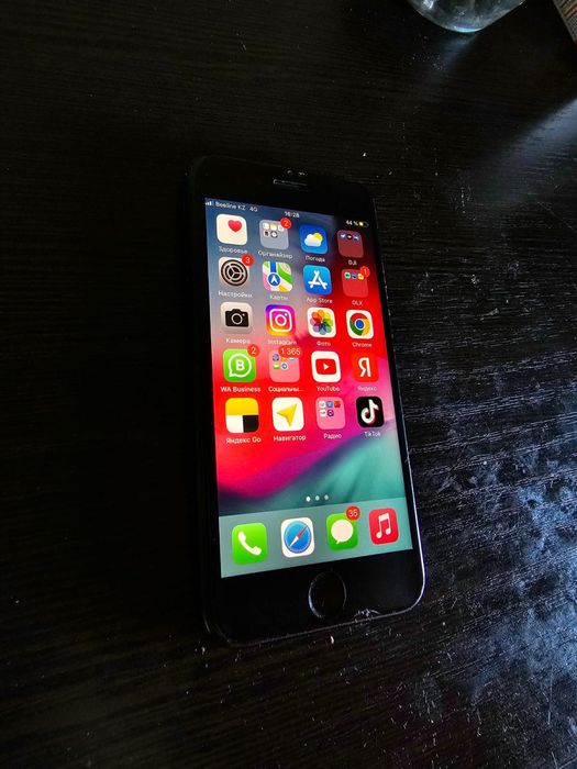 Продам iPhone SE 2020