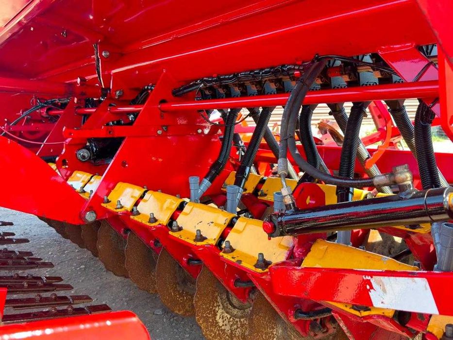 Semanatoare Vaderstad Rapid 400 Super XL an 2015 cu pregatire kuhn Gaspardo Amazone John Deere Case Claas Fendt New Holland