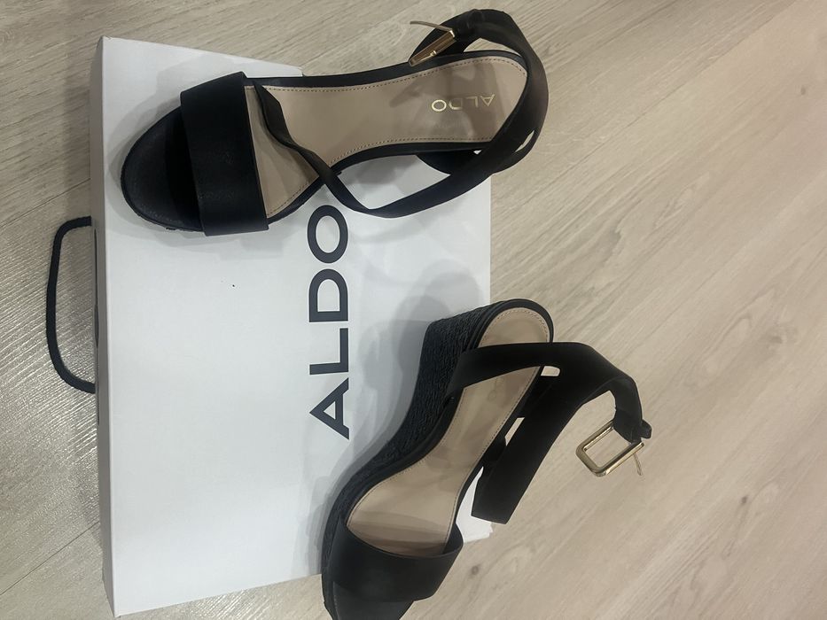 Продам босоножки