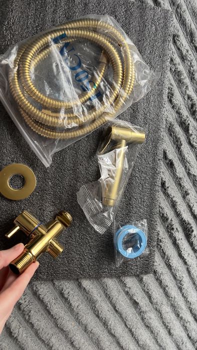 Продам холодный кран для бидэ, золотой