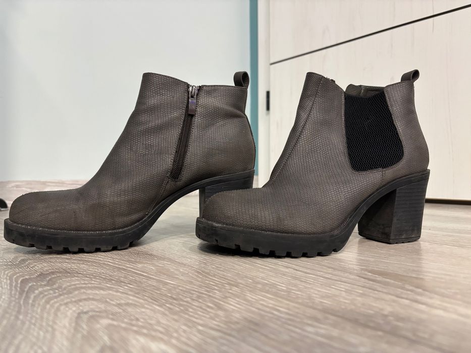 Боти с дебел ток