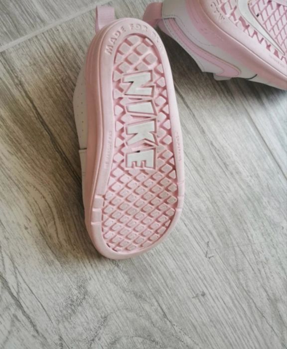 Adidasi Nike fetite